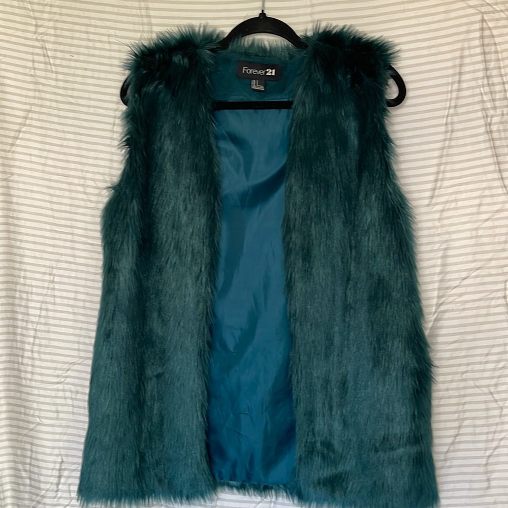 Forever21 FAUX FUR VEST